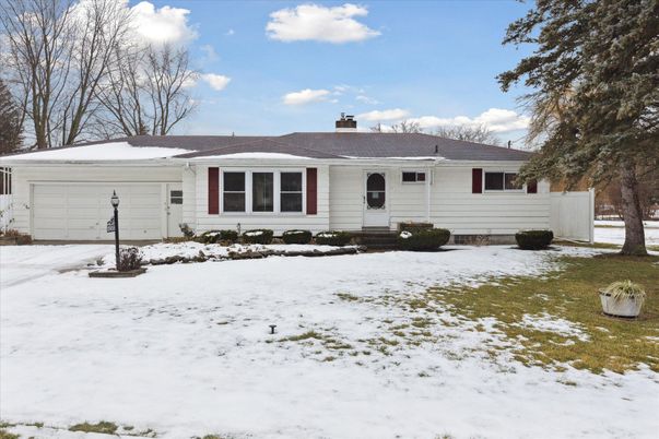 Attached, Exterior, Facade, Ranch