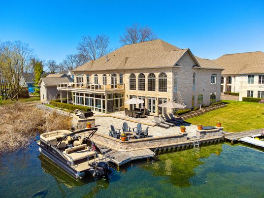 Exterior, Lake