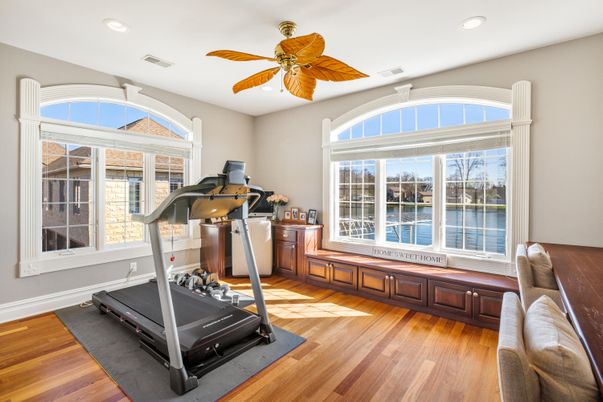 Fitness Equipment, Interior, Recessed Lighting, Wood Texture Flooring