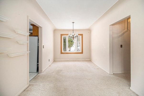 Empty room, Interior, Pendant Lights