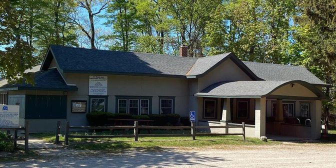 Exterior, Facade, Ranch