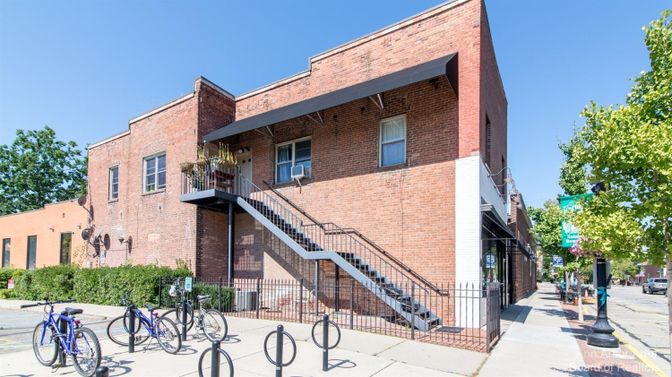 Exterior, Facade, Brick Facade, Rowhouse