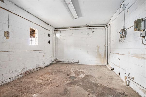 Garage, Interior