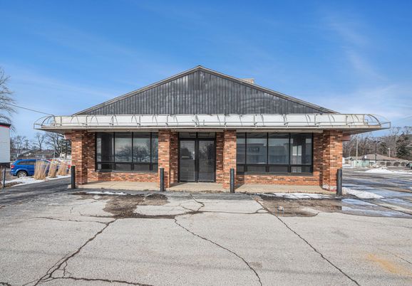 Exterior, Facade, Brick Facade, Log Home