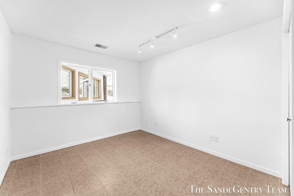 Empty room, Interior, Recessed Lighting