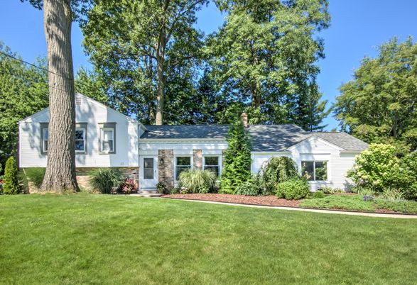 Backyard, Exterior, Facade, Ranch