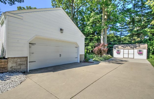 Detached Garage, Exterior
