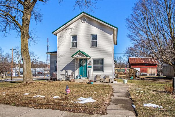 Backyard, Exterior, Facade, Queen Anne Victorian