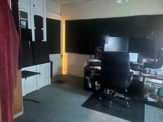 Home Office, Interior