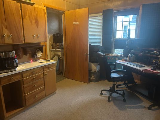 Home Office, Interior