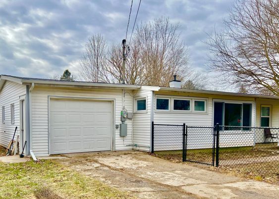 Detached Garage, Exterior