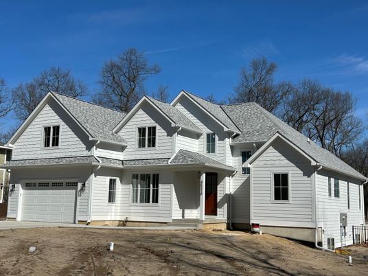 Attached, Exterior, Facade, Farmhouse