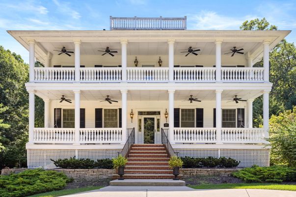 Exterior, Facade, American Foursquare