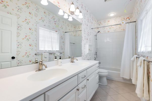 Bathroom, Dual Sink Vanities, Interior, Recessed Lighting