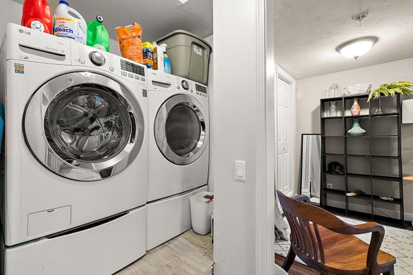 Interior, Utility Closets, Washer, Wood Texture Flooring