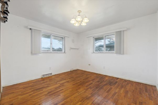 Chandelier, Empty room, Interior, Wood Texture Flooring
