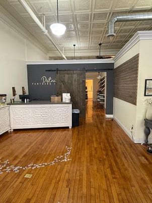 Interior, Pendant Lights, Wood Texture Flooring