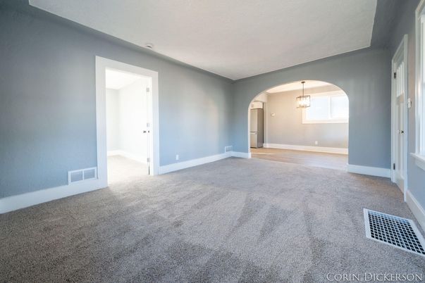 Empty room, Interior, Pendant Lights