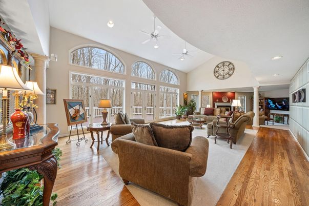 Interior, Living room, Recessed Lighting, Wood Texture Flooring