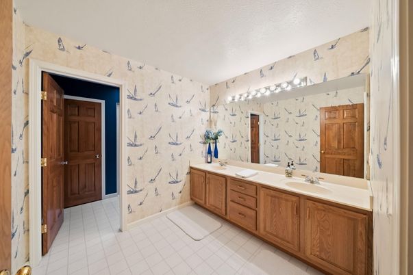 Bathroom, Dual Sink Vanities, Interior