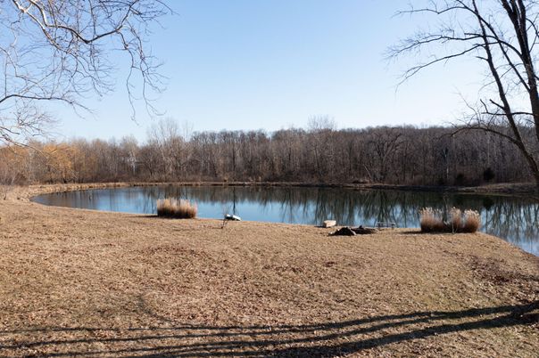 Exterior, Lake