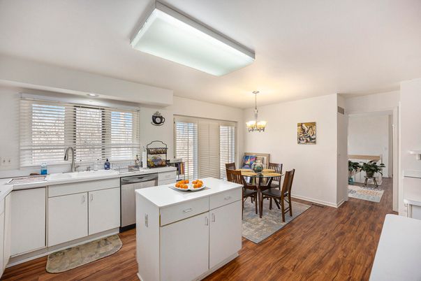 Chandelier, Dining room, Interior, Kitchen, Wood Texture Flooring