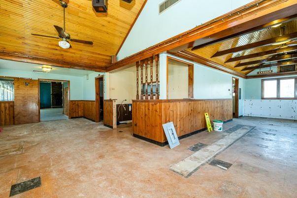Empty room, Interior, Wooden Beams, Wooden Ceilings