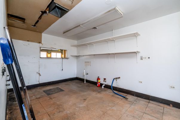 Garage, Interior