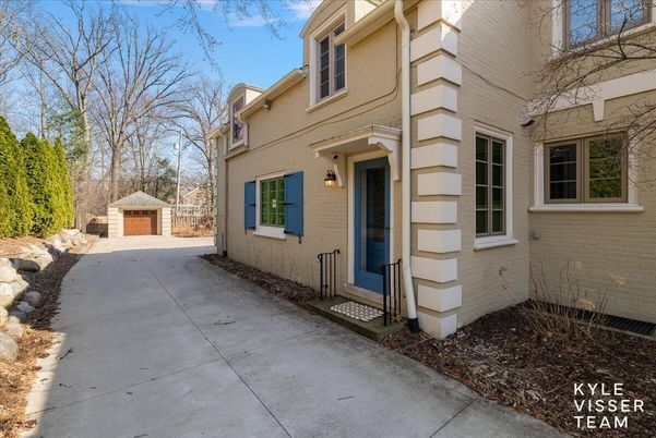 Detached Garage, Exterior