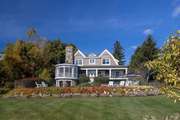 Backyard, Exterior, Facade, Queen Anne Victorian