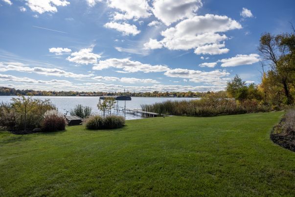 Exterior, Lake