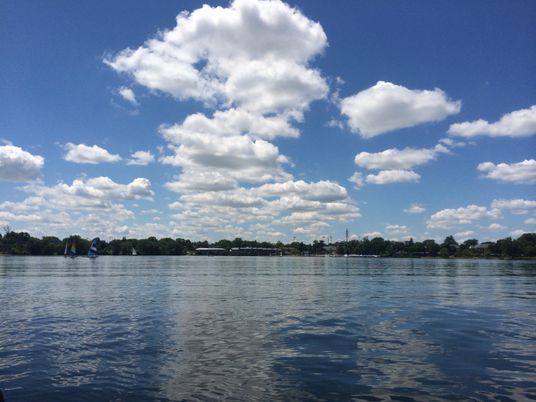 Exterior, Lake