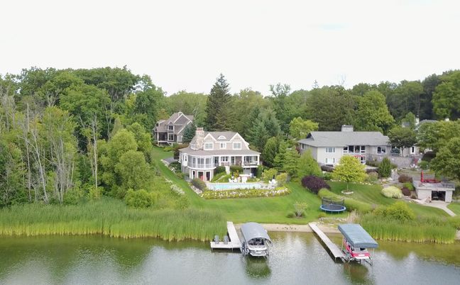 Exterior, Drone