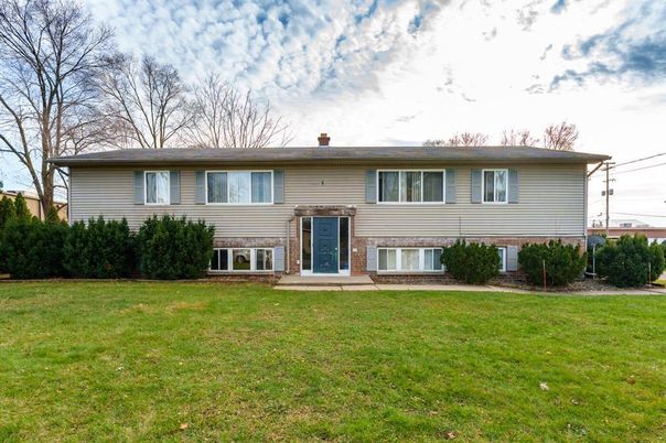 Backyard, Exterior, Facade, Raised Ranch