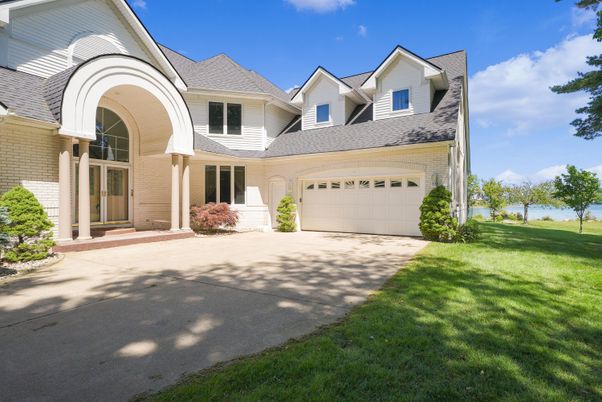 Attached, Exterior, Facade, Cape Cod