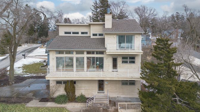 Exterior, Facade, American Foursquare
