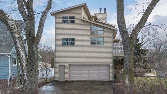 Attached, Exterior, Facade, Raised Ranch