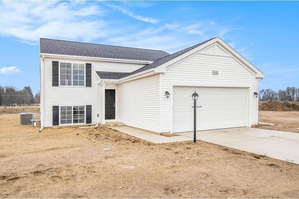 Attached, Exterior, Facade, Farmhouse