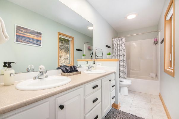 Bathroom, Dual Sink Vanities, Interior, Recessed Lighting