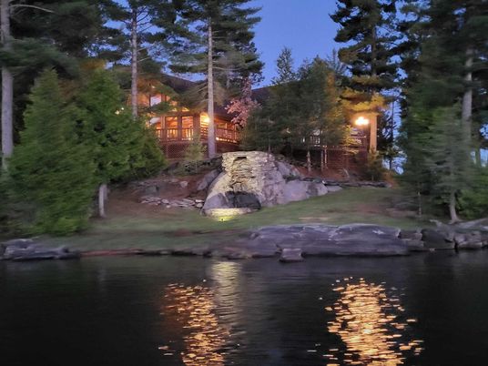Exterior, Lake