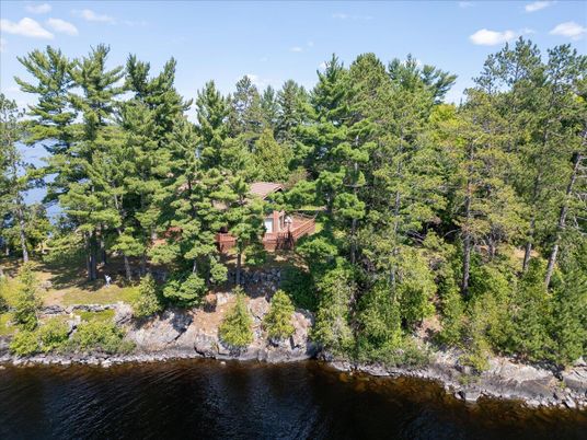 Exterior, Lake