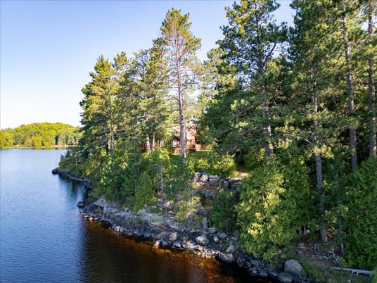 Exterior, Lake