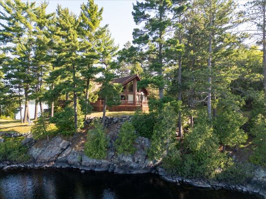 Exterior, Lake