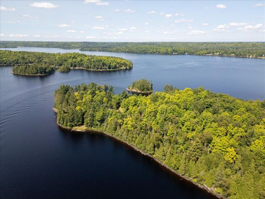 Exterior, Lake