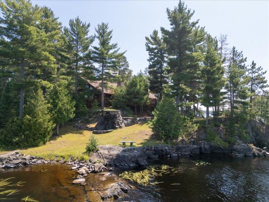 Exterior, Lake