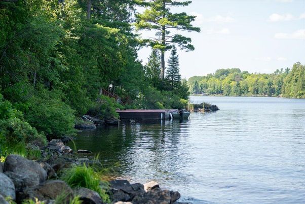 Exterior, Lake