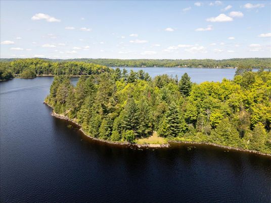 Exterior, Lake