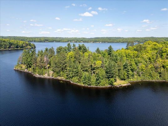 Exterior, Lake