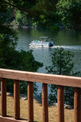 Exterior, Lake