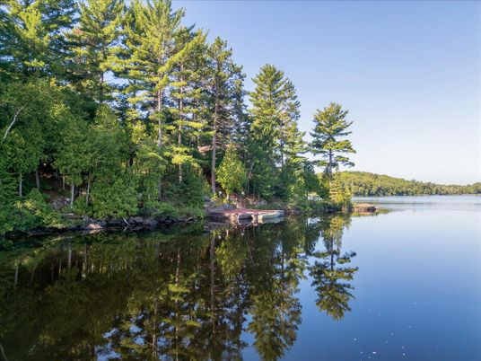 Exterior, Lake